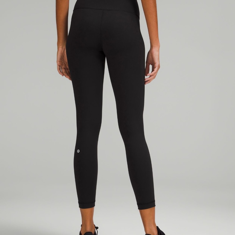 NEVER WORN - LULULEMON SIZE 4 BLACK Wunder Train High Rise Tight 25”
